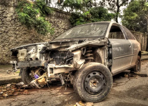 Carros abandonados serão removidos das vias