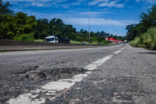 Buracos em diversos trechos ainda podem ser vistos, principalmente na altura de Tribobó