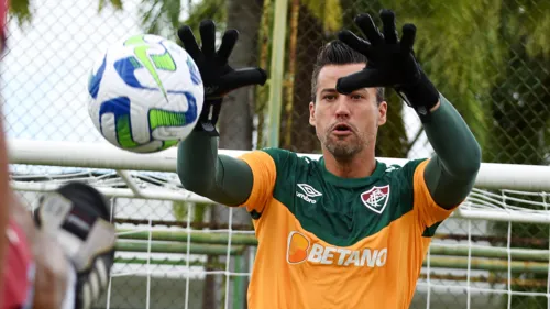 Goleiro vai igualar marca de Rogério Ceni como o atleta brasileiro que mais entrou em campo na competição