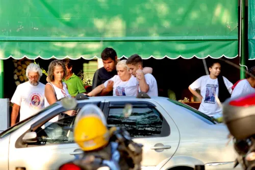 A mãe de Kailany passou mal e precisou ser amparada