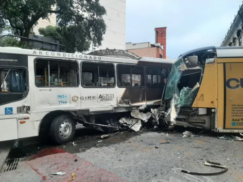 O Corpo de Bombeiros prestou socorro às vítimas no local