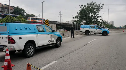 Policiais isolaram o local para a chegada da perícia