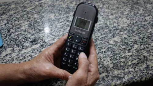 Telefone fixo está em declínio no país