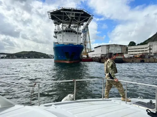 Acusado trabalhava em embarcação atracada na Baía