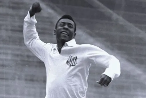 Camisa foi usada por Pelé em uma partida entre Santos e Bangu, em 1968