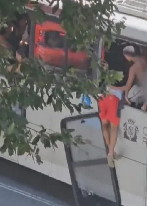 Depredação a ônibus em Copacabana