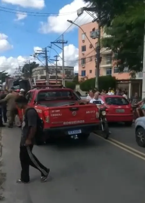 Bombeiros estiveram no local