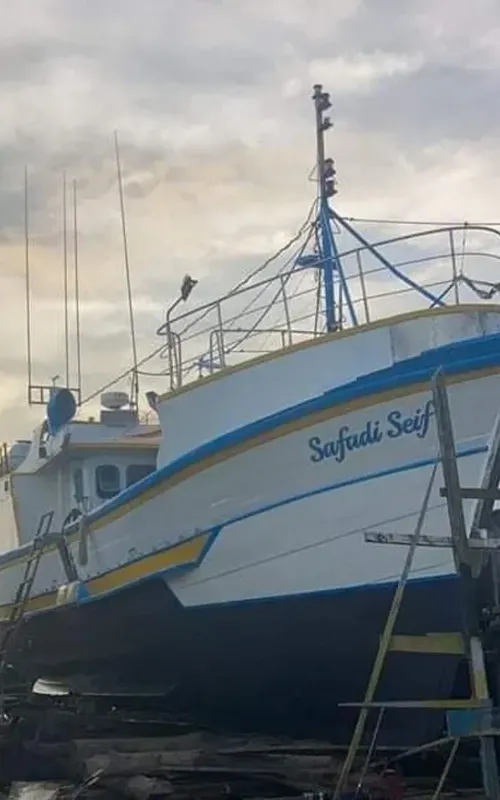 Pesqueiro afundou com oito pessoas na sexta-feira (16)