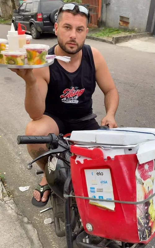 'Ô James, eu quero uma salada de fruta' viralizou nas redes sociais