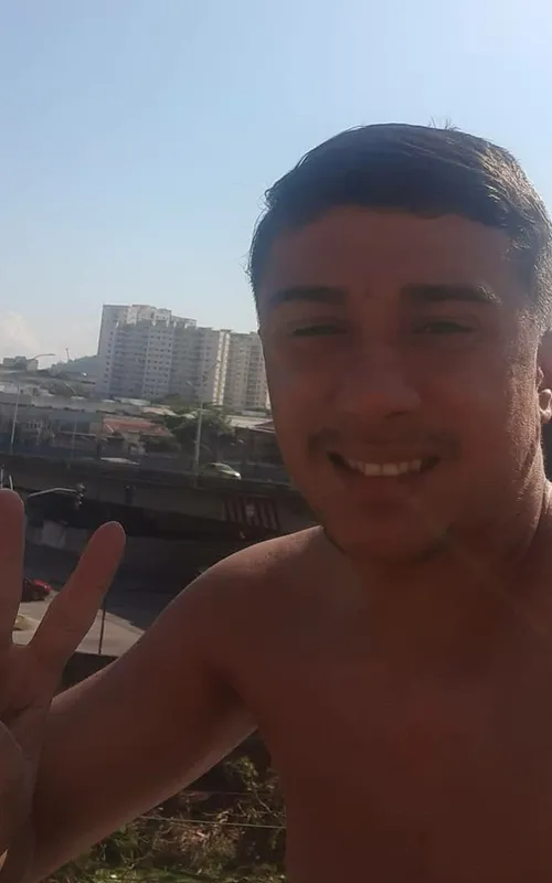 Thiago necessita de assistência para atividades diária