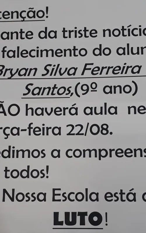 Comunicado foi colocado no portão da escola