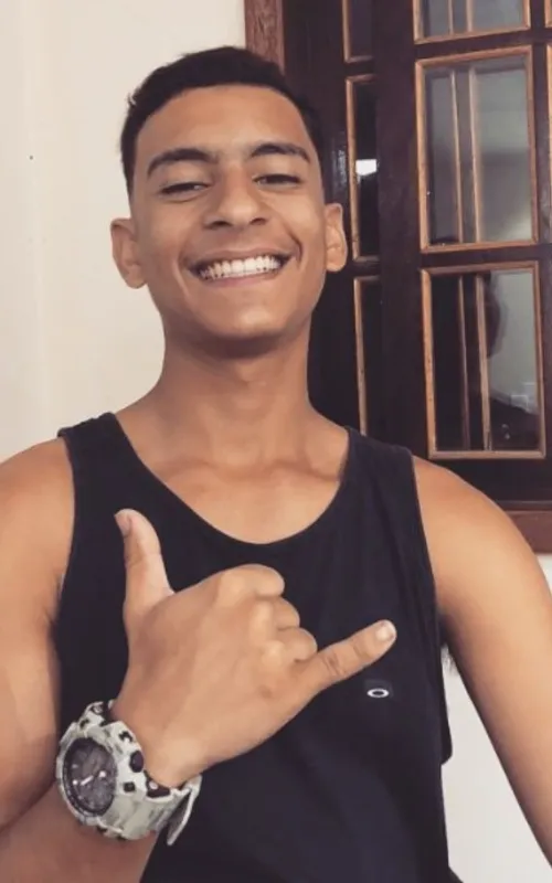 Francisco é solteiro e não tem filhos. Ele tem cinco irmãos
