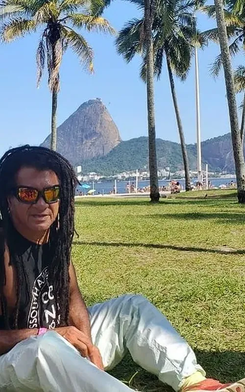 Segundo a família, Gil reage bem aos medicamentos, está lúcido e conversando