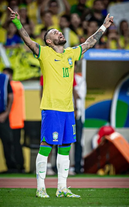 Imagem ilustrativa da imagem 'História tá feita', diz Neymar ao bater Pelé em gols pela Seleção