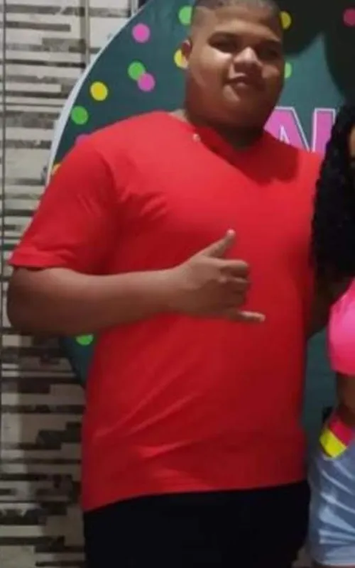 Arthur Miguel, 21, foi morto a tiros pelo acusado que viu os dois juntos