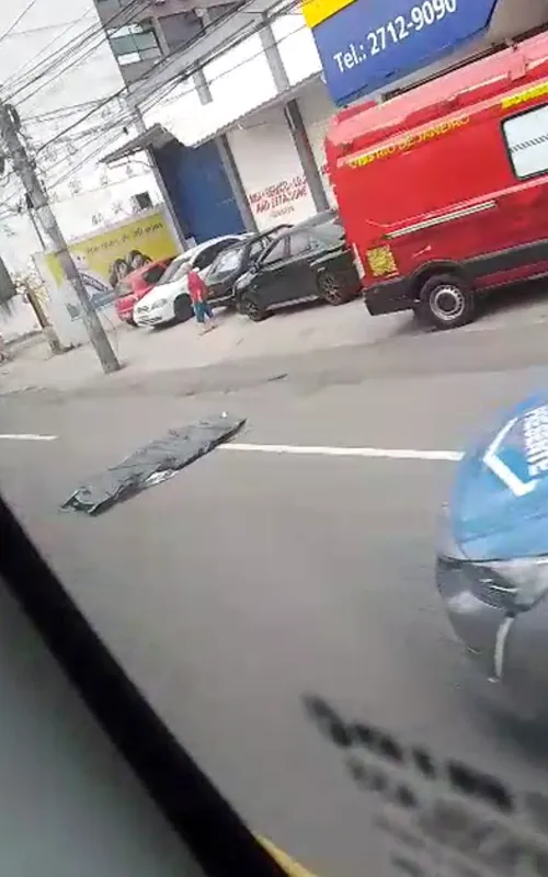 A vítima morreu no local, segundo os bombeiros