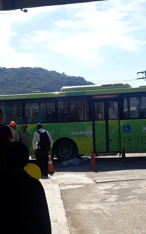Lenilson foi atingido na pista próximo a uma das baias das linhas municipais de Niterói