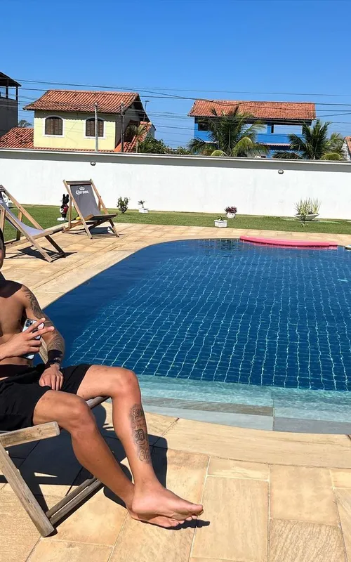 Na última sexta-feira (7), Lucas postou uma foto na casa com piscina em Itaipuaçu, Maricá