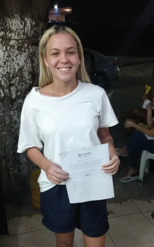Lívia encontrou vaga de emprego na internet