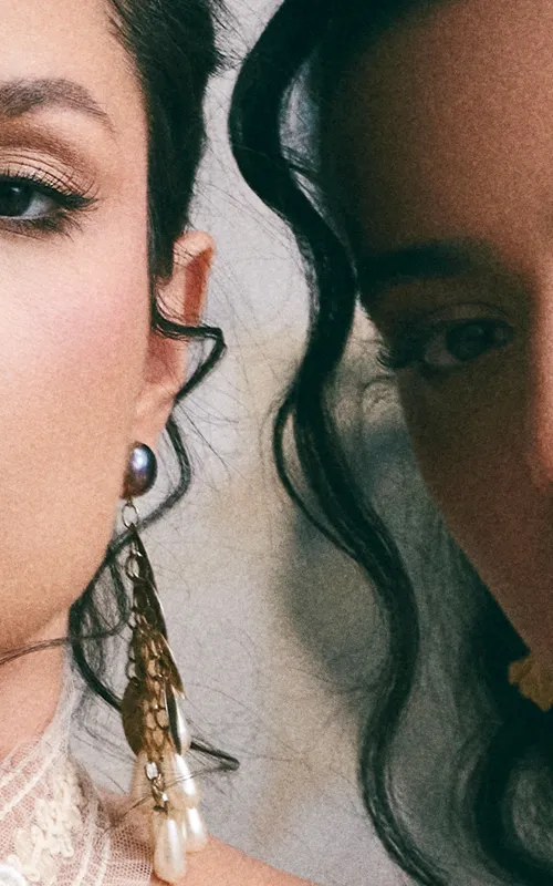 Os figurinos são elementos de destaque no visual do videoclipe, que será lançado na próxima semana
