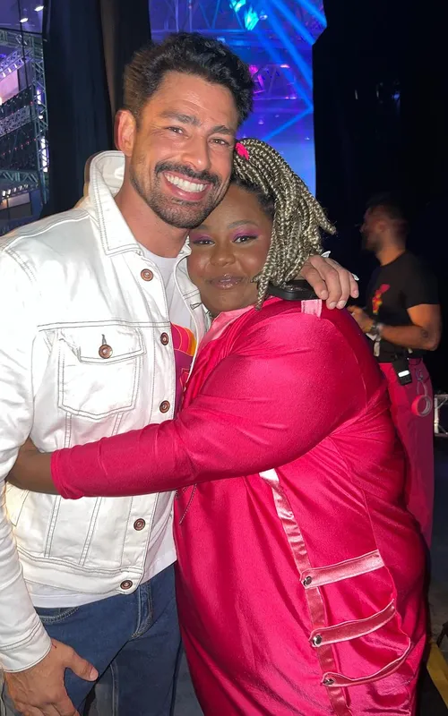 Ator encontrou com cantora nos bastidores do programa