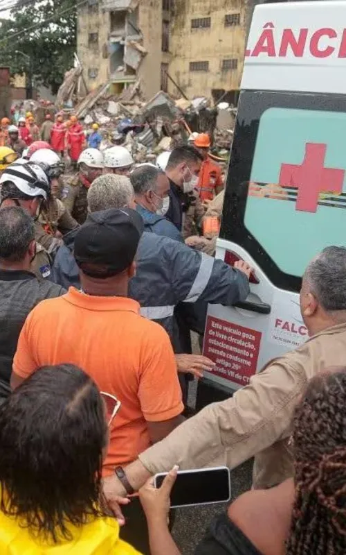 No total, 14 pessoas morreram no desabamento