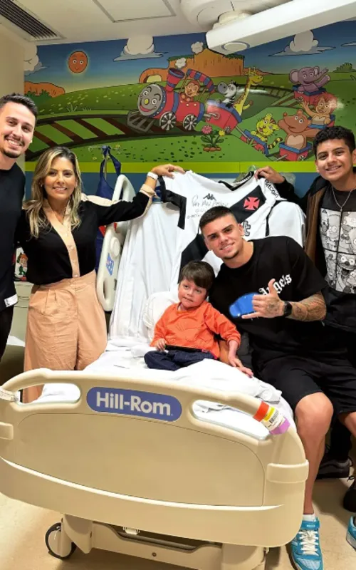 Gabriel Pec também visitou o menino no hospital