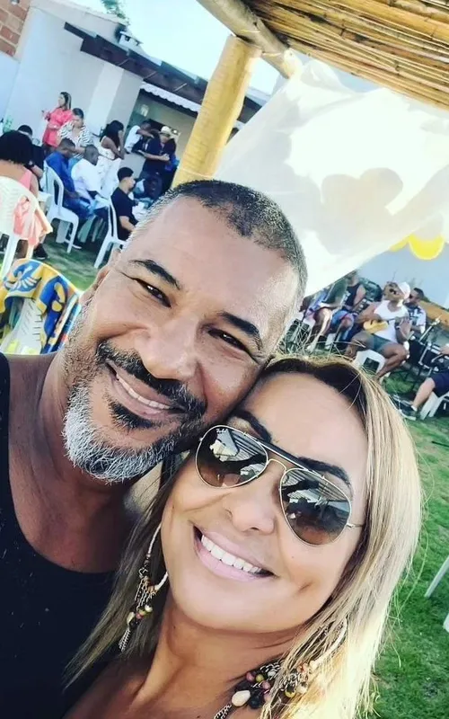 Militar foi preso em flagrante. Mulher foi socorrida e está internada no Hospital Geral Roberto Chabo, em Araruama.