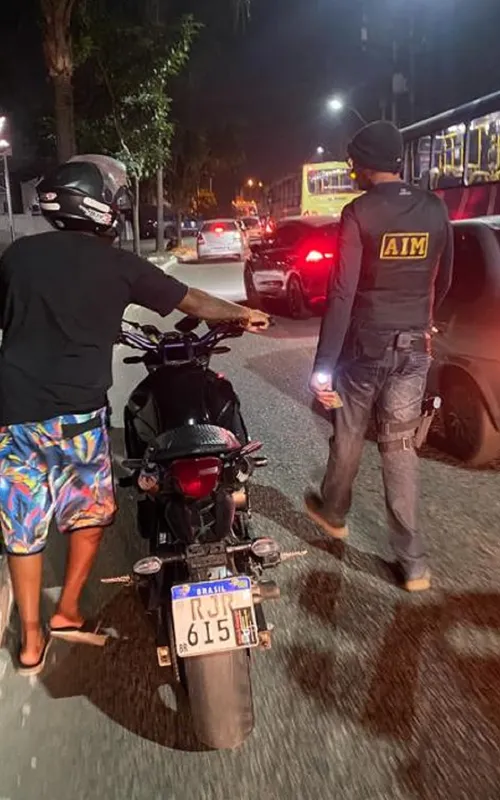 O motociclista foi abordado no no Centro de São Gonçalo