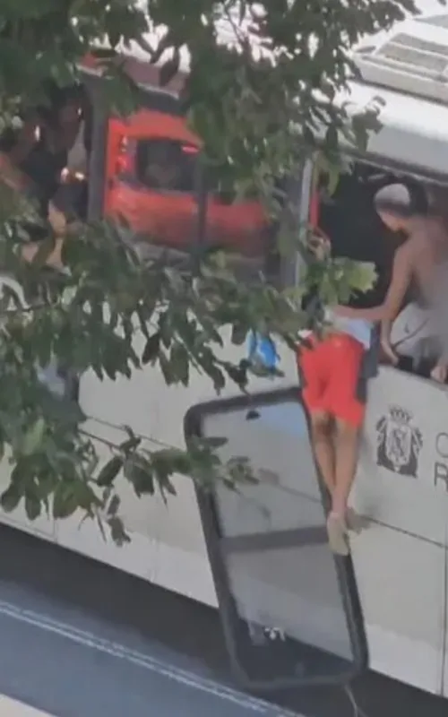 Depredação a ônibus em Copacabana