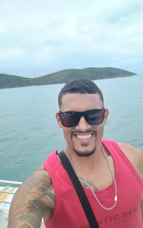 Maurício da Conceição, de 32 anos, foi baleado na perna direita