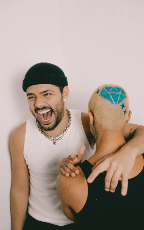 Fã topou passar por uma transformação capilar para a capa do novo single de Pedro Sampaio