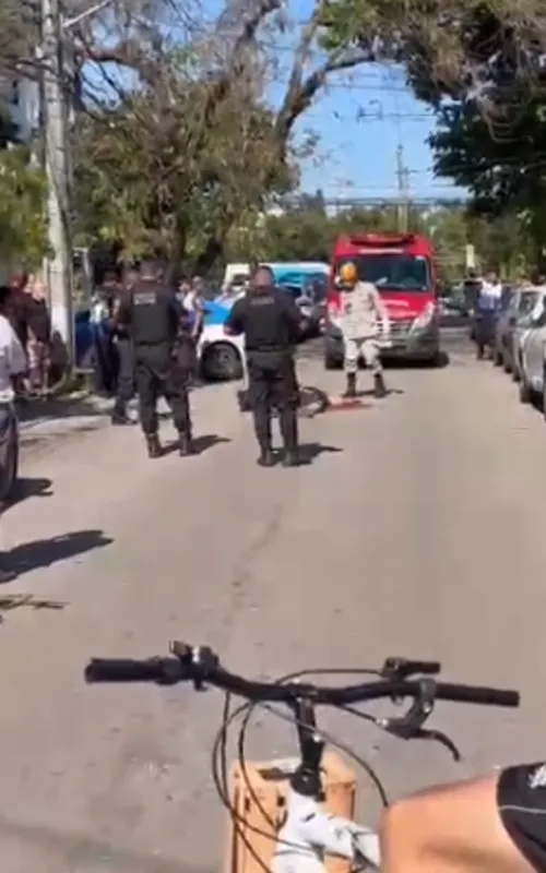 Moradores relataram pelo menos 15 tiros