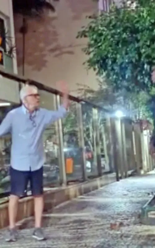 De acordo com um vídeo gravado pela vítima, o segurança é chamado de "neguinho"