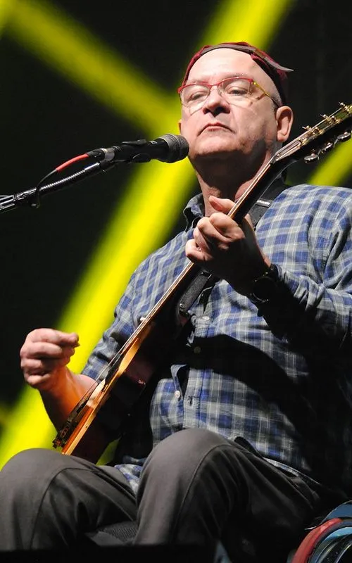 Vocalista dos Paralamas foi diagnosticado com pneumonia bacteriana