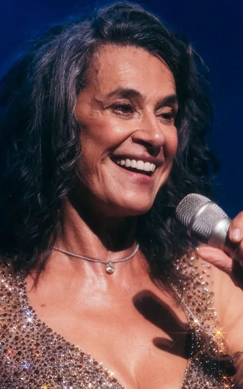Simone gravou um CD com hits natalinos há 20 anos
