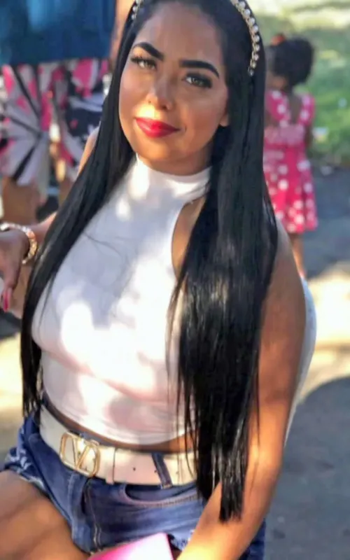 Anne Caroline, de 23 anos, era estudante de enfermagem e trabalhava vendendo celulares