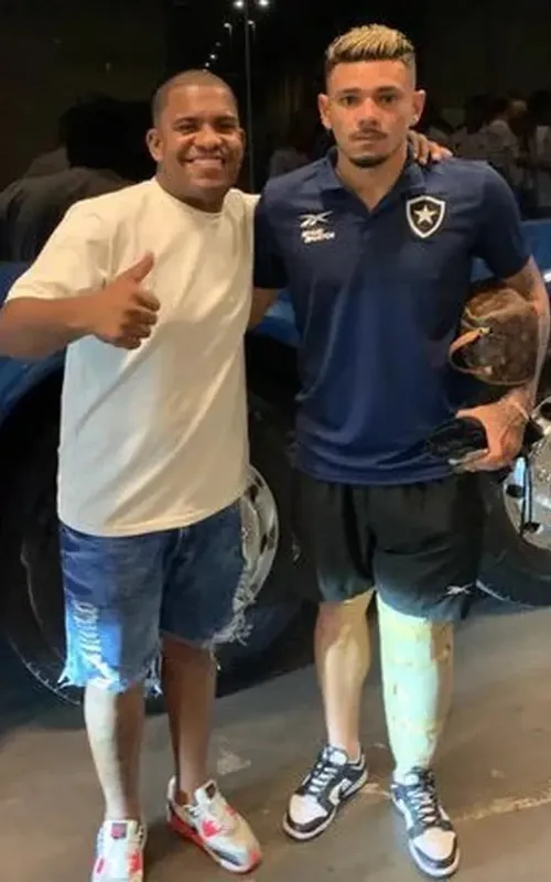 Tiquinho deixou o o Mineirão com o joelho imobilizado