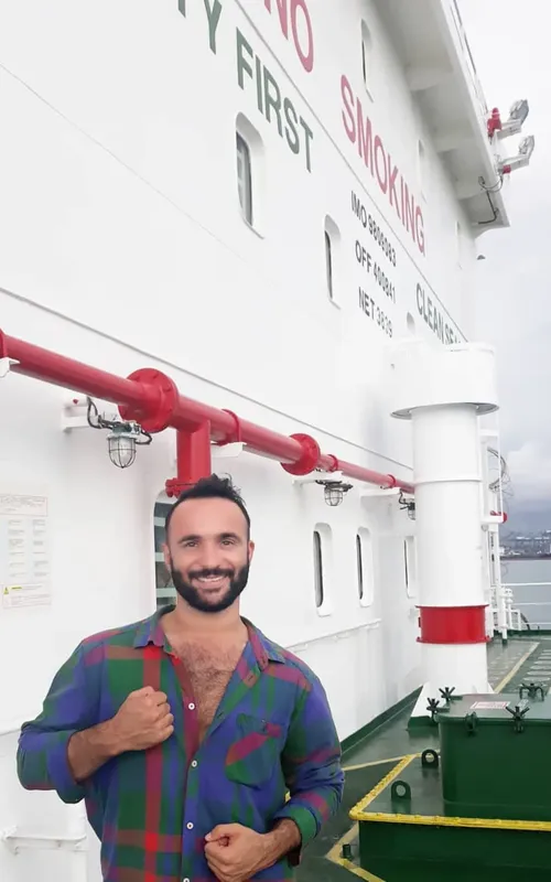 Ilia era oficial de engenharia de navios