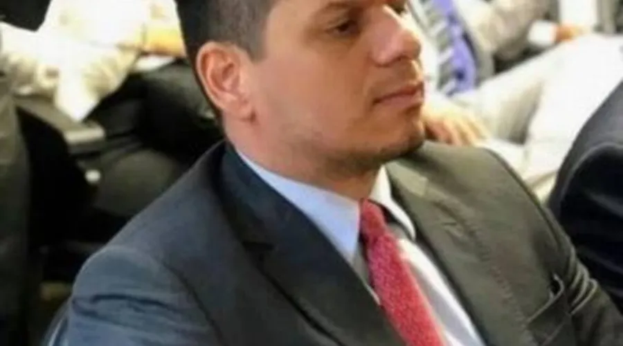 O advogado Carlos Daniel Dias André, foi morto ao lado do filho