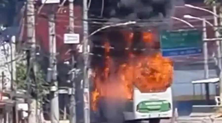 Ônibus foram incendiados próximo ao local do crime