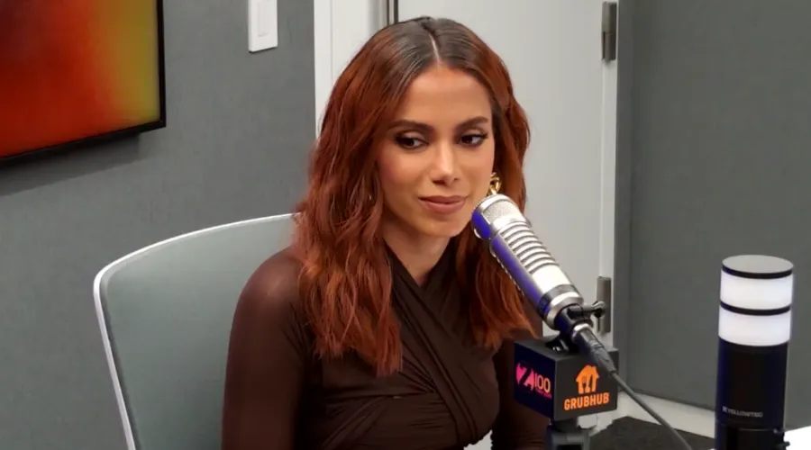Anitta participou de entrevista à rádio KTU, de Nova York (EUA)