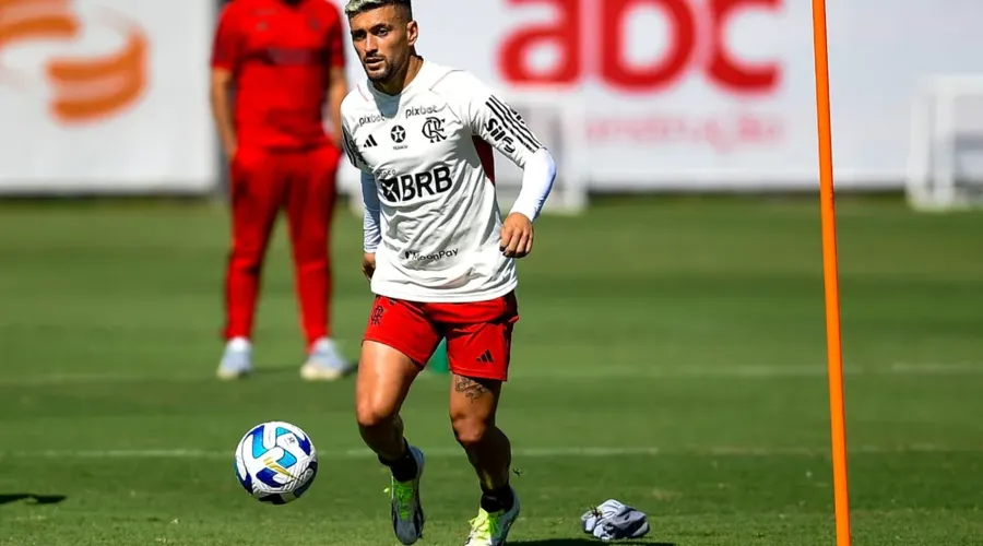 Arrascaesta treinou junto com o grupo do Flamengo