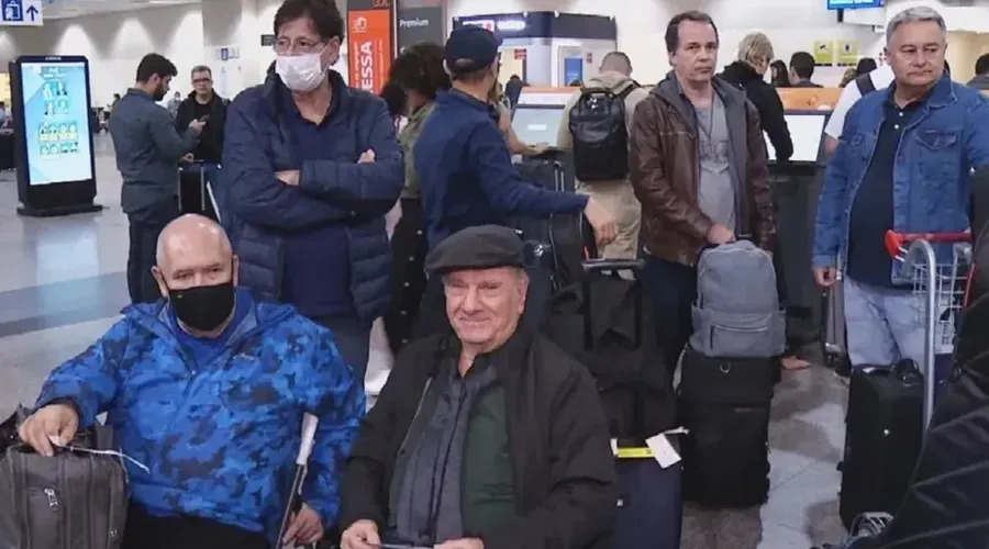 Músicos da banda de Roberto Carlos passaram por susto durante voo