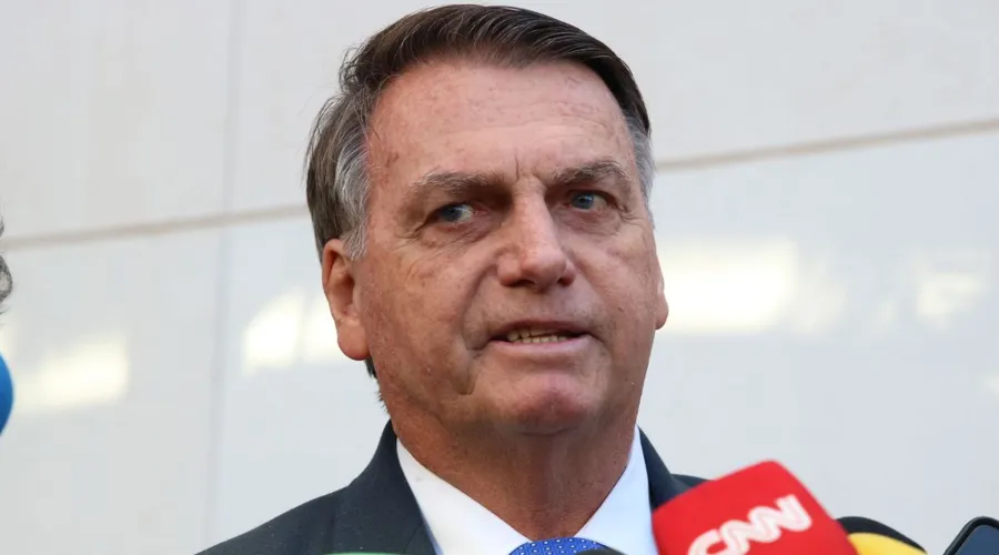 Bolsonaro foi internado para realizar novas cirurgias