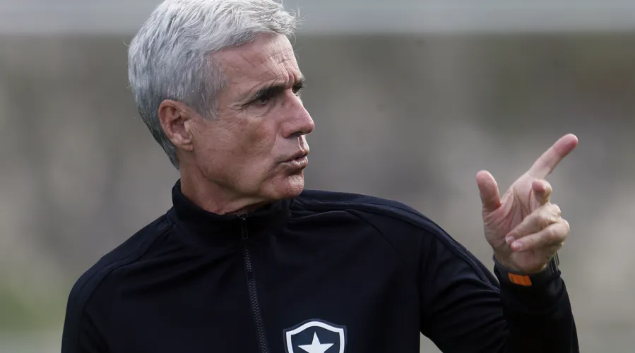Luís Castro aceitou a proposta do Al-Nassr e deixa o comando do Botafogo