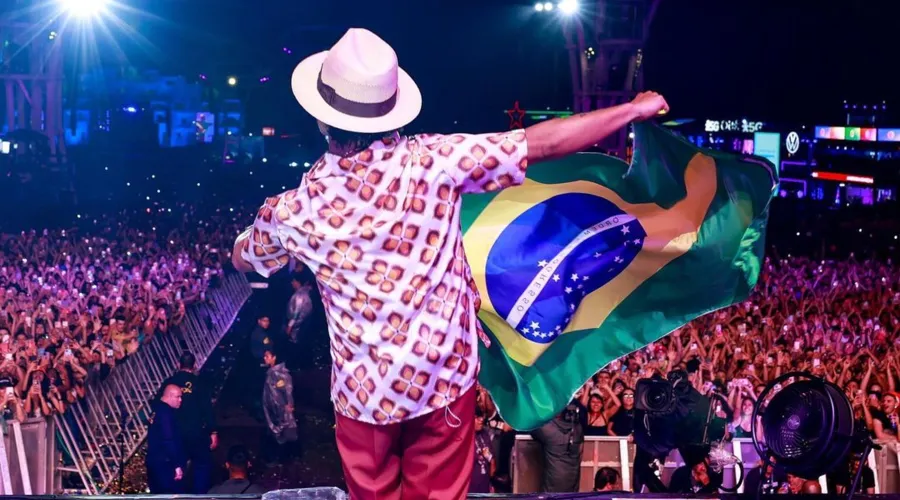 Cantor norte-americano conquistou ainda mais os fãs brasileiros
