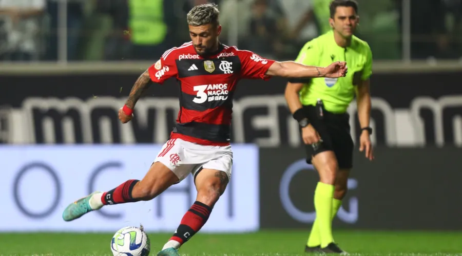 Flamengo foi mal no primeiro tempo, mas buscou a virada no segundo