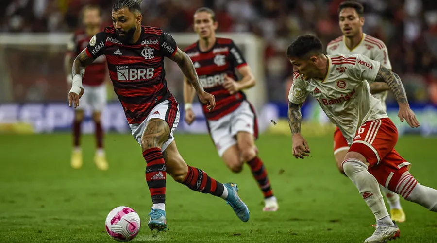 Flamengo e Internacional medem força no Maracança neste sábado (26)