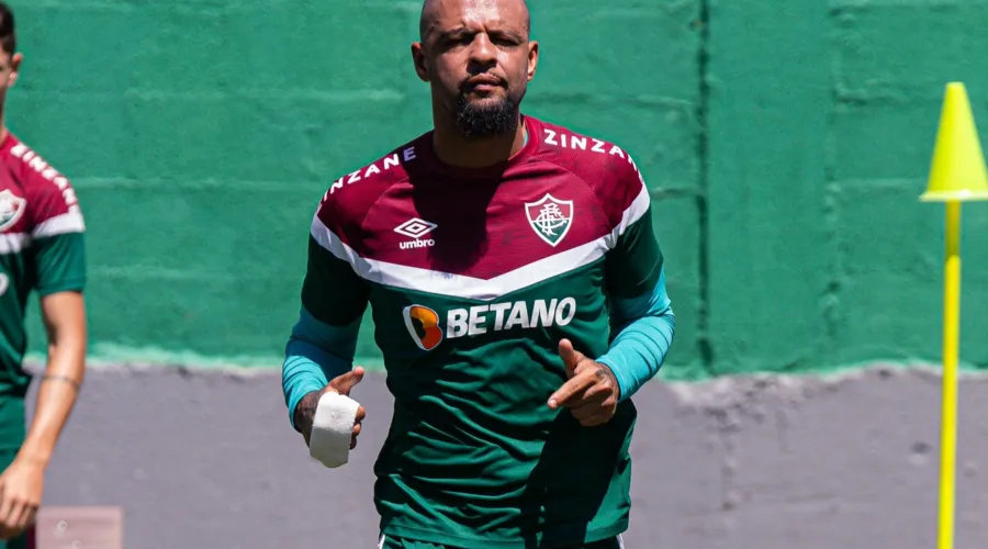 Zagueiro Felipe Melo retorna ao time após ficar fora no clássico contra o Vasco
